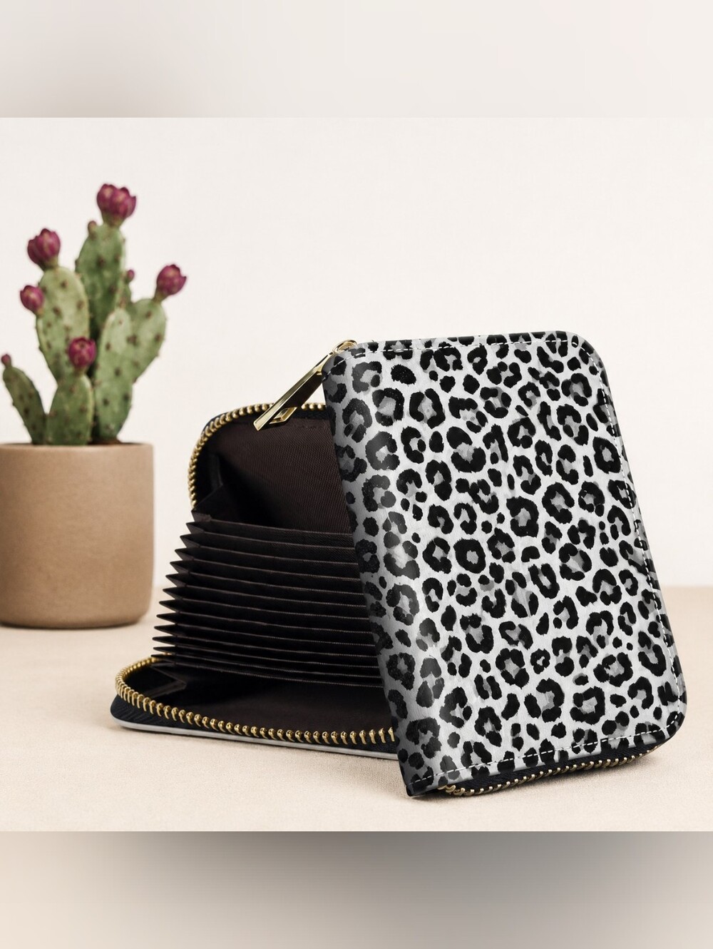 Women’s RFID Blocking Zipper Wallet  leopard print accordion Card Holder
